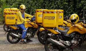 Correios estudam modelo europeu para bancar entregas e reduzir prejuízo bilionário