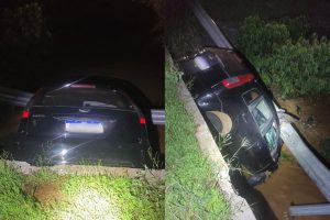 Motorista perde controle do carro e não se fere por pouco ao cair no Córrego das Antas