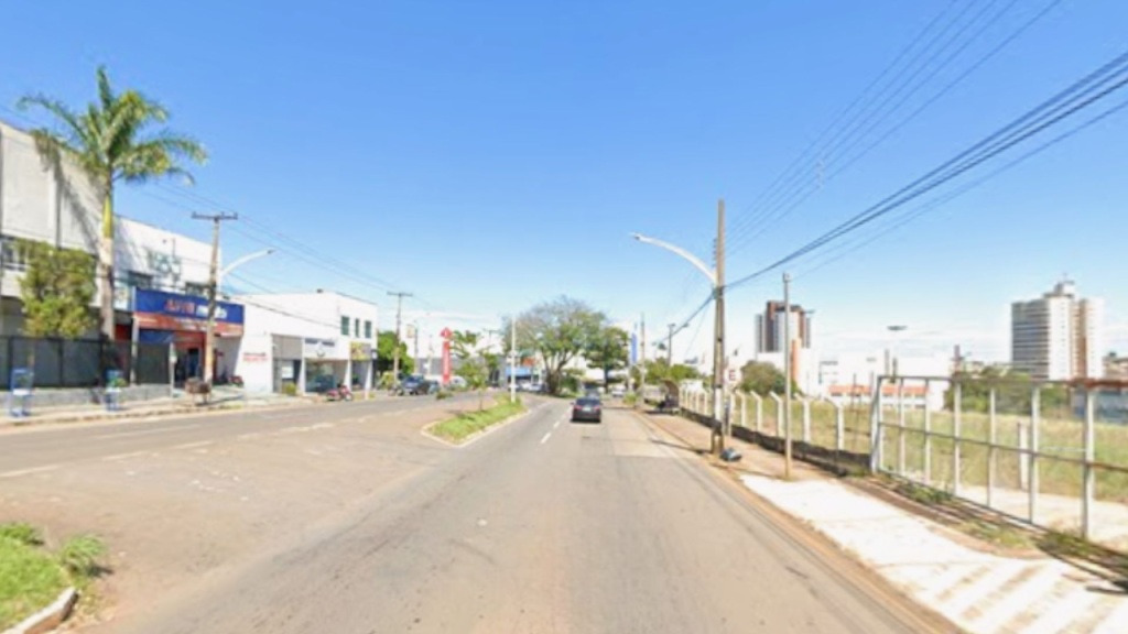 Confusão entre idoso e motociclista aconteceu na Avenida Universitária, em Anápolis.