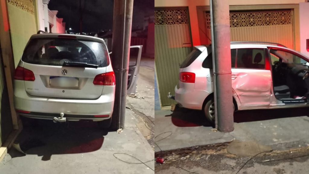 Carro ficou prensado entre o muro da casa e o poste.