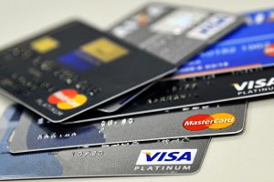 Agora é lei: dívida do cartão de crédito não pode mais passar do dobro do que foi gasto