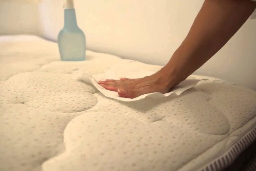 Segredo de hotel para deixar o colchão limpinho, como novo, gastando pouco