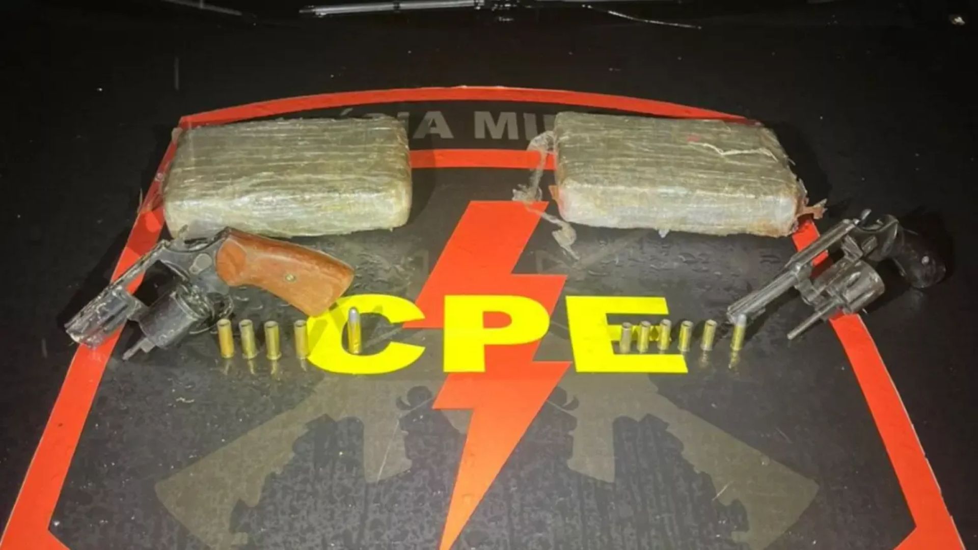 Dois suspeitos de tráfico ilegal de armas e tráfico de drogas morreram em confronto com a CPE.