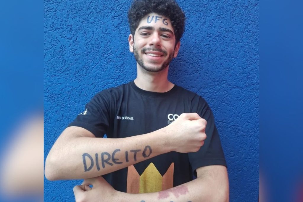 Adolescente aprovado em primeiro lugar para direito na UFG revela segredo da preparação