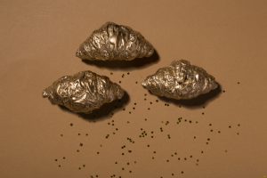 Fezes humanas contêm ouro e outros metais preciosos, aponta estudo