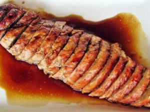 Conheça a carne de porco que supera o peito de frango e é uma das mais econômicas no açougue