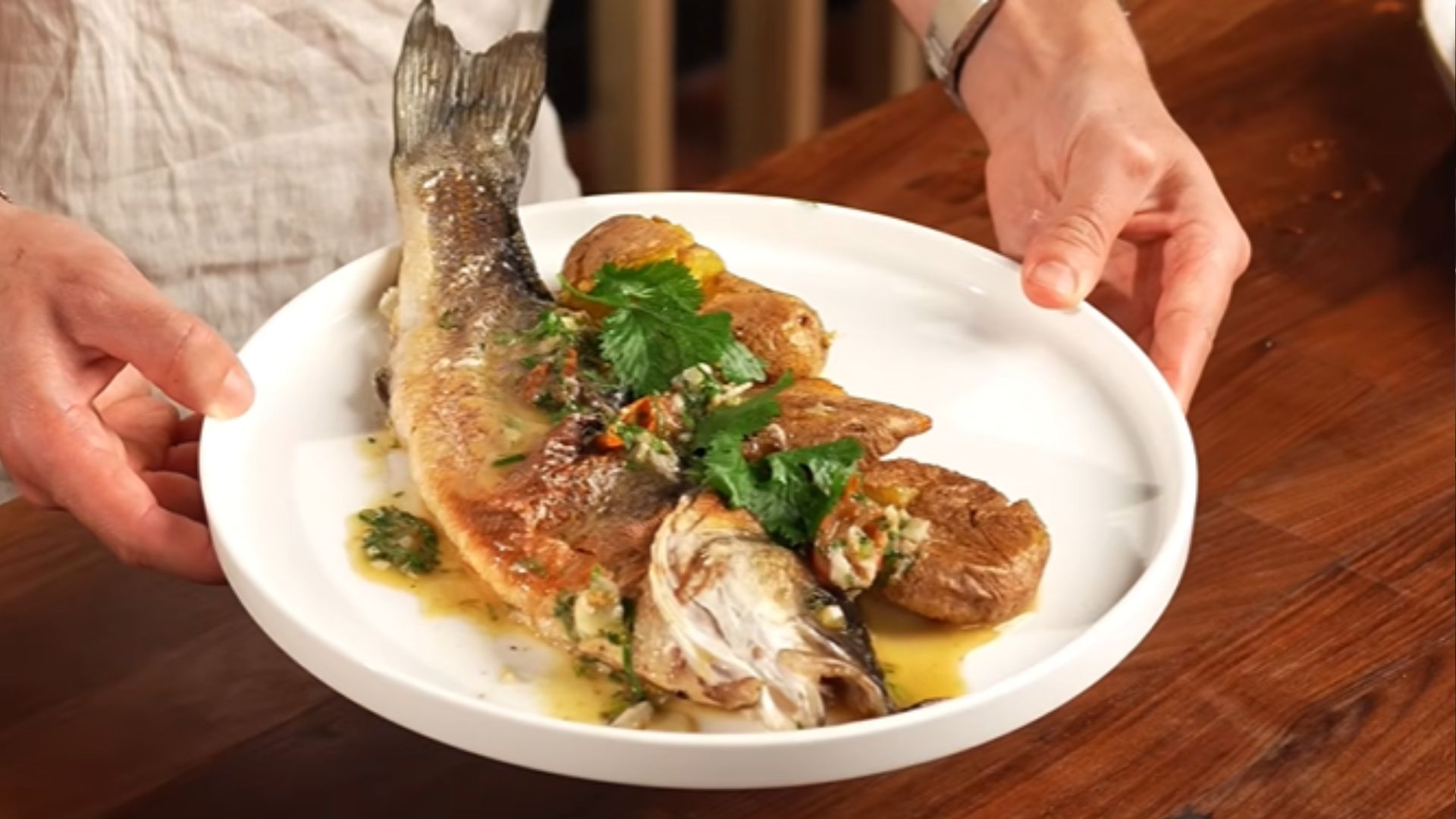 Peixe tem sabor suave e firme, e é perfeito para grelhar ou assar na churrasqueira.