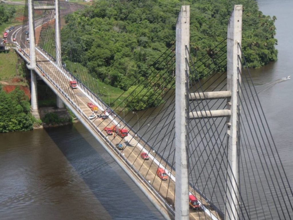 A maior fronteira da França é com o Brasil, e a geografia explica como isso é possível