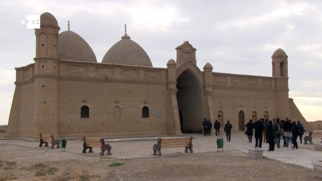 Com cordilheiras gigantes e um deserto que parece Marte, país maior que quase toda a Europa surpreende brasileiros