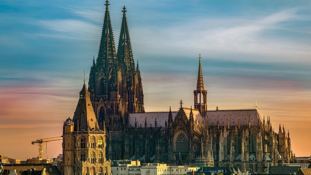 Catedral que levou quase 600 anos para ser concluída tem mais de 500 degraus e guarda diversos tesouros