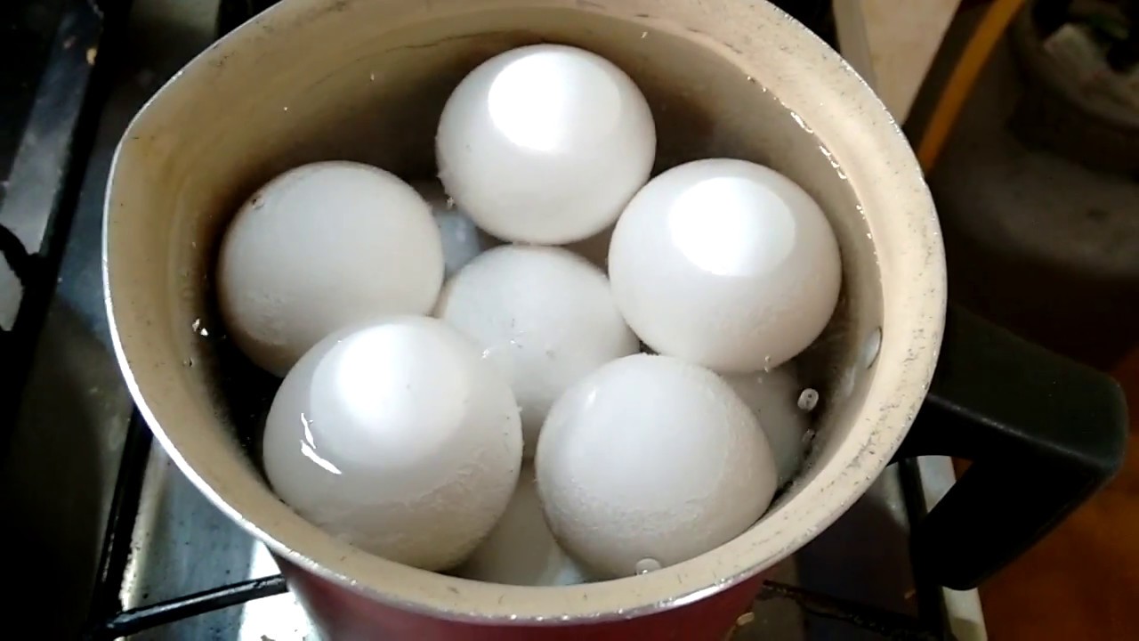 ovo cozido com cheiro forte