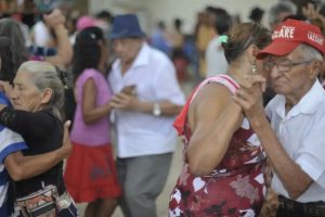 Pessoas nascidas entre 1950 e 1970 vivem um “ápice” de bem-estar emocional, segundo estudo