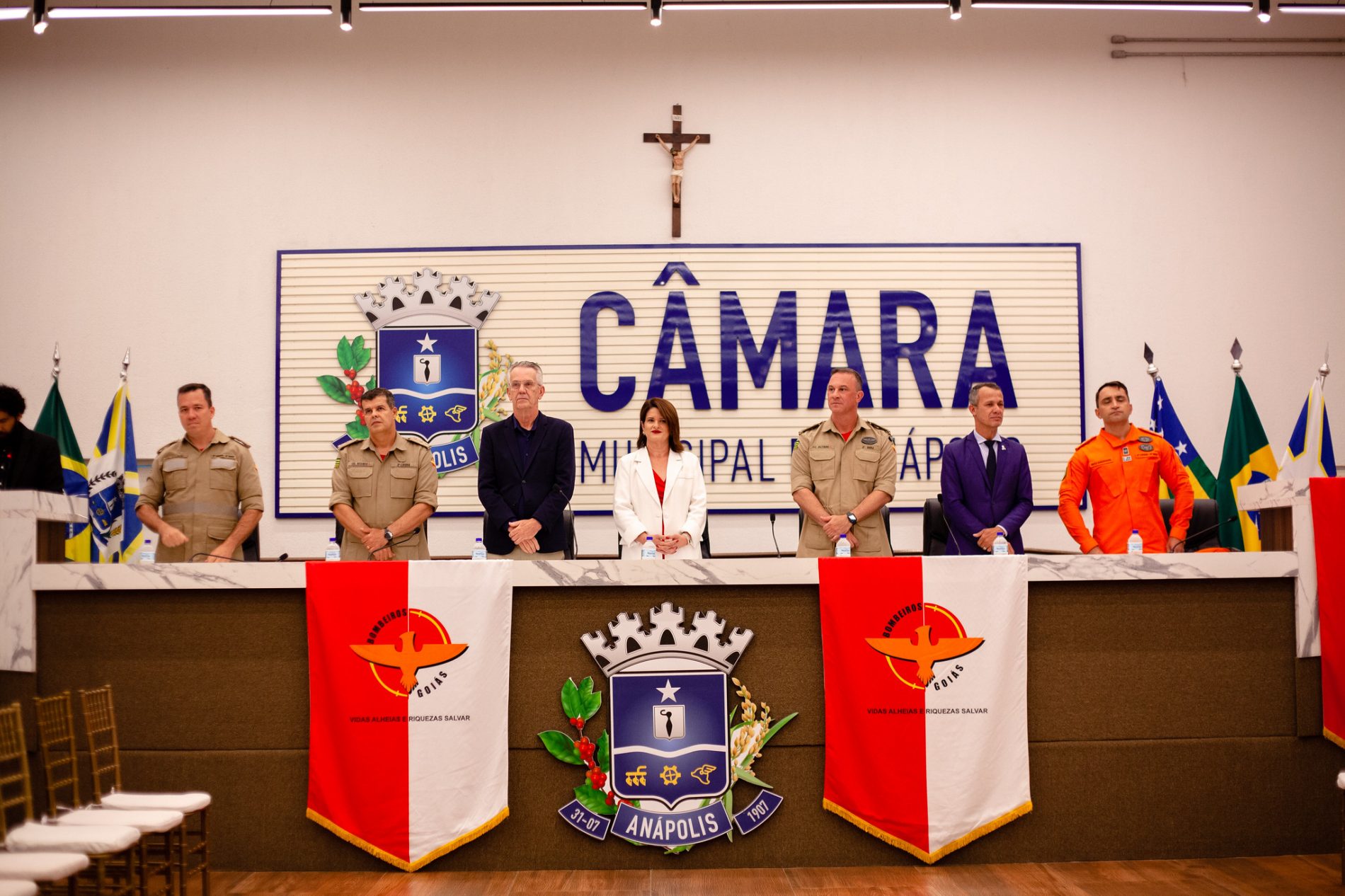 Sessão solene em homenagem ao espírito de bravura dos bombeiros de Anápolis