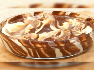 Travessa gelada de leite ninho com chocolate: receita fácil e irresistível