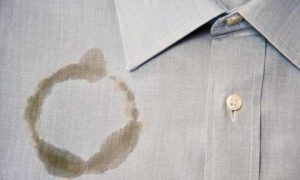 Manchas de gordura na roupa com amido de milho