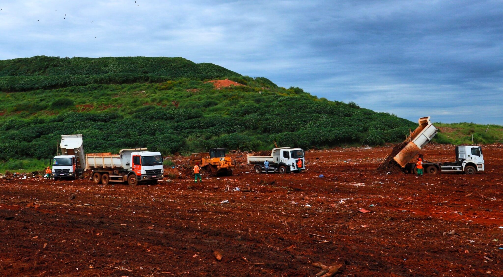 Prefeitura diz que acúmulo de chorume no aterro de Goiânia está sob controle e anuncia transição no tratamento