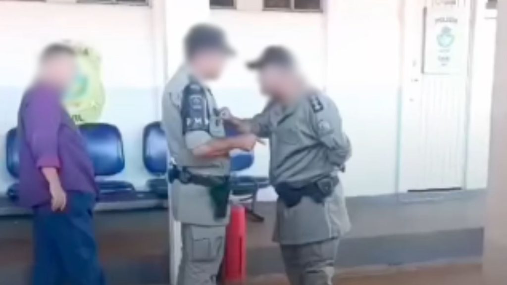 Vídeo mostra confusão entre os policiais militares.