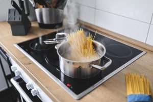 Adeus, fogão de indução: item que era sucesso se tornou o vilão das cozinhas