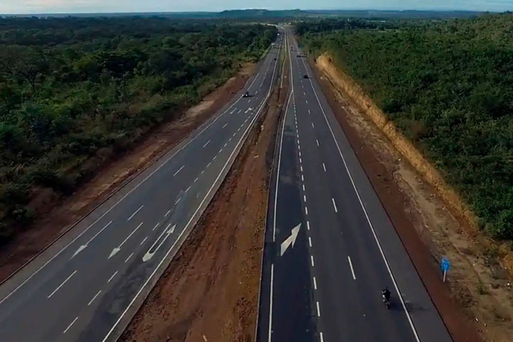 A BR mais longa do Brasil tem mais de 4.600 km, passa por 10 estados, dezenas de cidades e corta o país de Norte a Sul