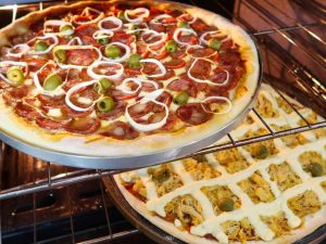 Pizza caseira simples para o lanche: receita fácil e rápida