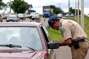 Atenção, motoristas: multa de trânsito de R$ 17.608,20 pode dobrar e chegar a mais de R$ 35 mil