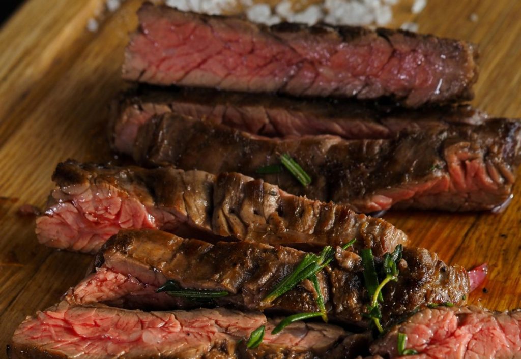 Corte de carne esquecido é barato, saboroso e surpreende até churrasqueiro