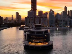 Shopping gigante sobre o mar vira sensação com mirantes e Hard Rock flutuante