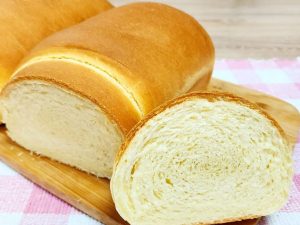 Pão caseiro fácil e fofinho: receita com poucos ingredientes e sem mistério