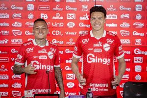 Estrela em novo uniforme do Vila Nova gera polêmica entre torcedores