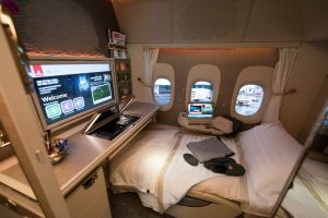 Viagem de avião mais cara do mundo custa mais que um carro de luxo e tem chef, mordomo e suítes privadas