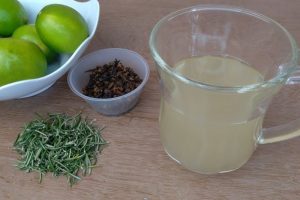 Ferver casca de limão com manjericão e alecrim: para que serve e por que é recomendado