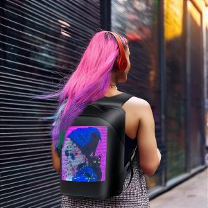 Adeus à mochila tradicional: tendência inovadora está em alta para a volta às aulas