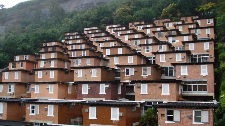 As casinhas que mais parecem condomínio popular, mas valem mais de R$ 2 milhões cada uma