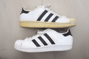 truque simples para tirar o amarelado do tênis