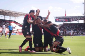 Elenco do Dragão Atlético Goianiense em vitória sobre o Galo Anápolis