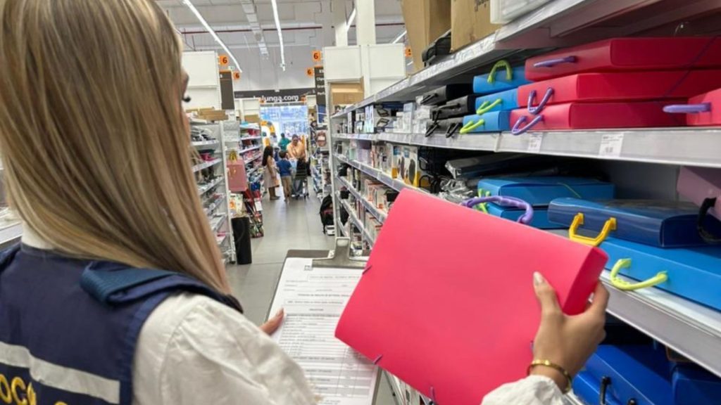 Procon apontou principais diferenças nos preços do material escolar.