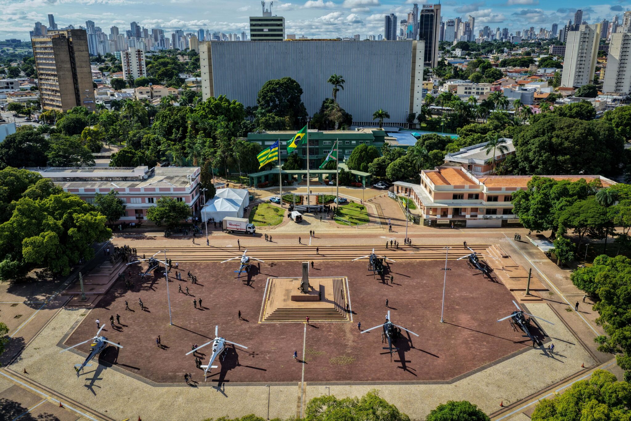 Caiado anuncia instalação de bases aéreas policiais em Rio Verde e Luziânia
