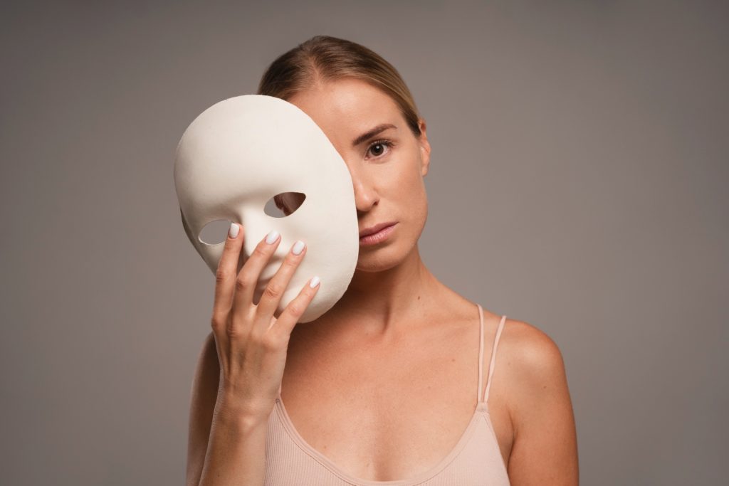 6 signos que escondem algo sobre sua personalidade e quase ninguém percebe