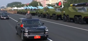 China impressiona o mundo ao lançar exército gigantesco em desfiles militares monumentais