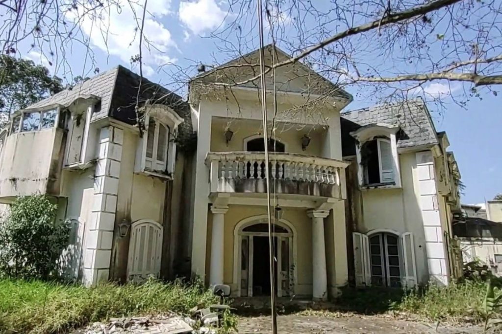 Irmãos compram mansão abandonada no tempo por meio milhão e hoje ela vale mais de R$ 12 milhões
