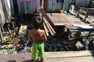 Segundo a psicologia, pessoas que tiveram uma infância difícil costumam apresentar essas 6 características na vida adulta