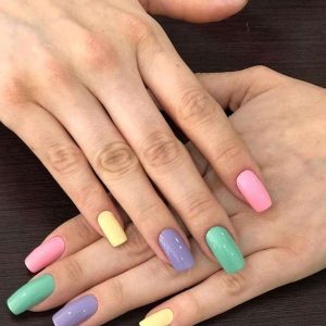 Novas unhas que substitui as manicures e podem ser trocadas de por um click