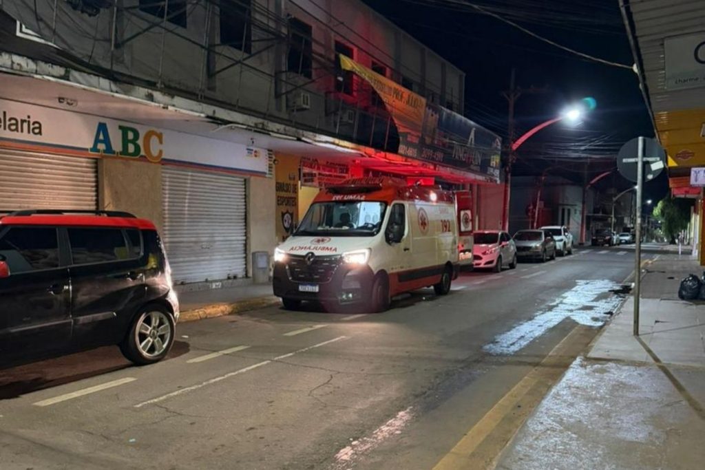 Um professor de uma escolinha de futebol morreu na noite desta terça-feira (13) após sofrer um mal súbito durante uma aula em Anápolis