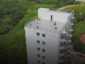 Em apenas 28 horas, China constrói prédio de 10 andares e impressiona o mundo