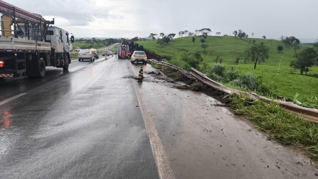 Sobe para três o número de mortos em acidente na BR-060 entre Anápolis e Goiânia