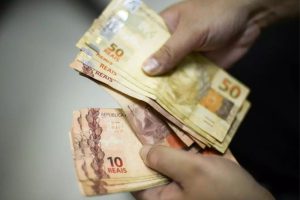Mais de 80 pessoas têm entre R$ 20 mil e R$ 1 mi para receber do Governo de Goiás e não sabem