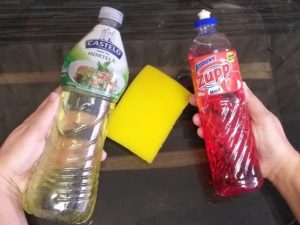 O truque com vinagre no detergente que muda a lavagem