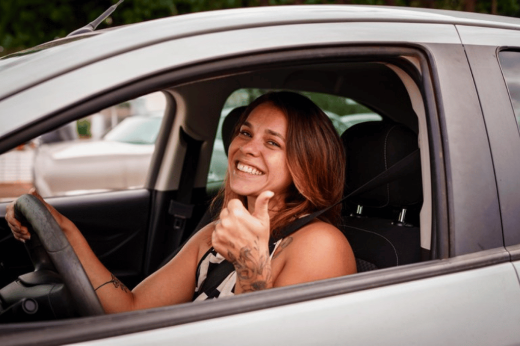 A nova regra começou a beneficiar motoristas que mantém um bom histórico no trânsito e promete reduzir burocracia e custos na hora de renovar a CNH