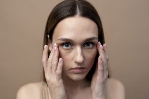 Fim das olheiras: 5 truques de dermatologistas para fazer em casa e reduzir o aspecto cansado e renovar a pele