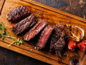 A carne de segunda que é macia, suculenta e desfia na boca, provando que nem sempre a picanha é a melhor opção para o churrasco